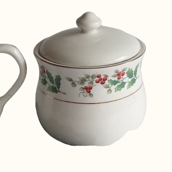 Vintage Gibson Everyday China Creamer and Sugar Set Christmas Holly and Berries - Picture 3 of 8